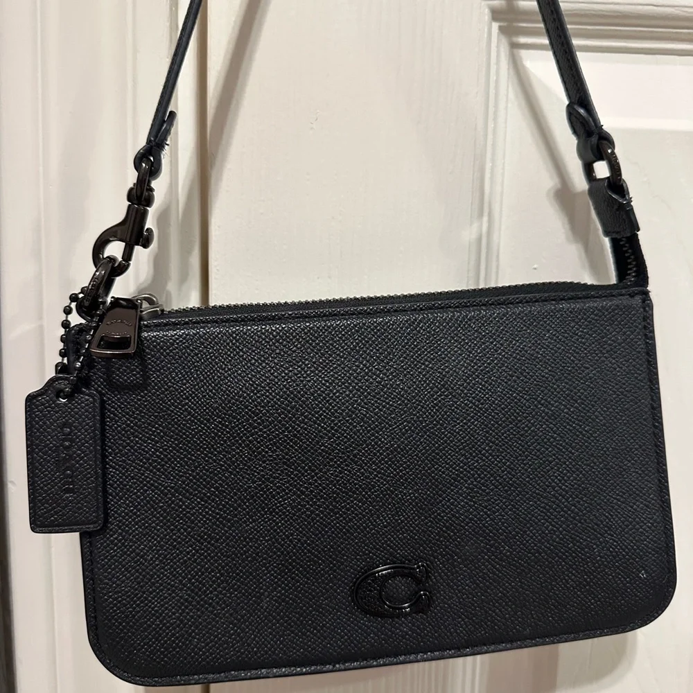 coach pouch shoulder all black bag - Picture 2 of 3